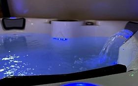 Central Area Terraced House With Private Hot Tub